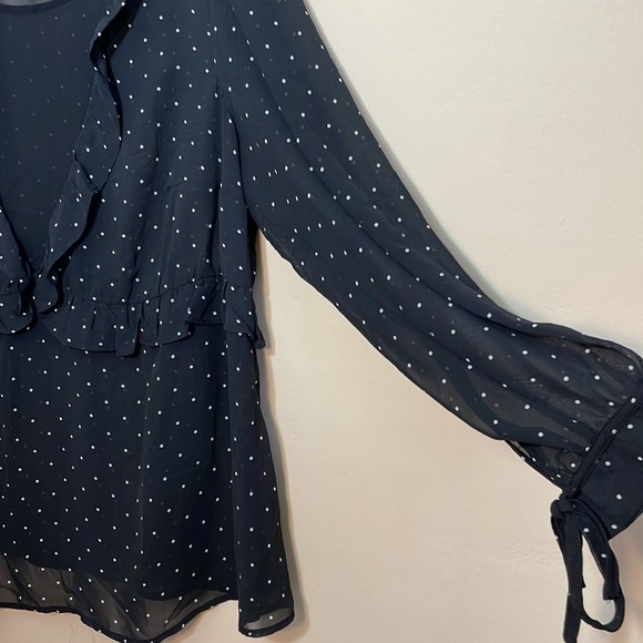 Torrid size 2 POLKA DOT PRINT RUFFLE TIE BLOUSE - Picture 7 of 8